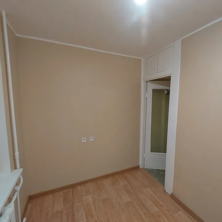 Istabas sienu krāsojums un grīdas segums
