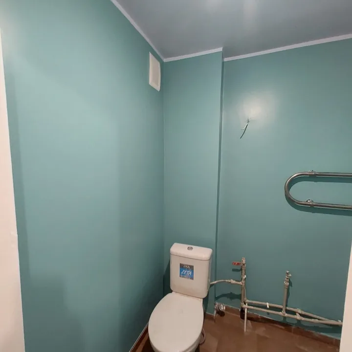 Sanitārās telpas apdare un dvieļu žāvētājs